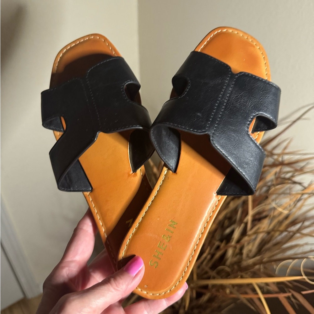 She&in brand women's black sandals that are flats and size 7